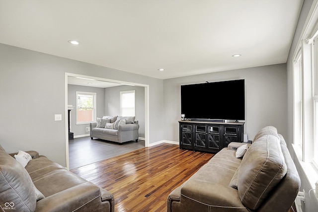 living room with recessed lighting, baseboards, and wood finished floors