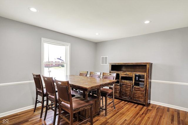 dining room featuring visible vents, recessed lighting, baseboards, and wood finished floors