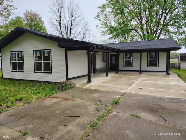 804 S Albany St, Selma, IN 47383 - single story home featuring fence and driveway