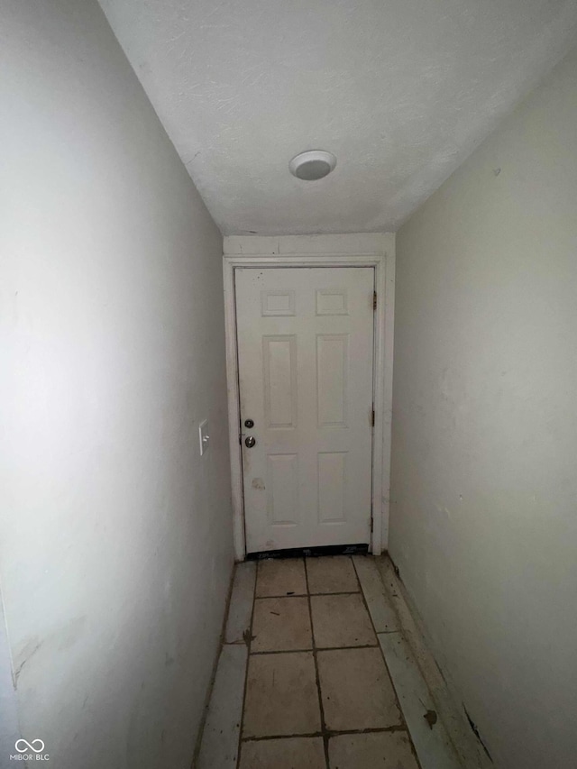 entryway featuring light tile patterned floors