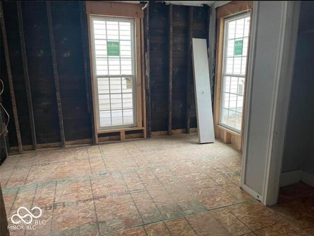 spare room featuring a healthy amount of sunlight