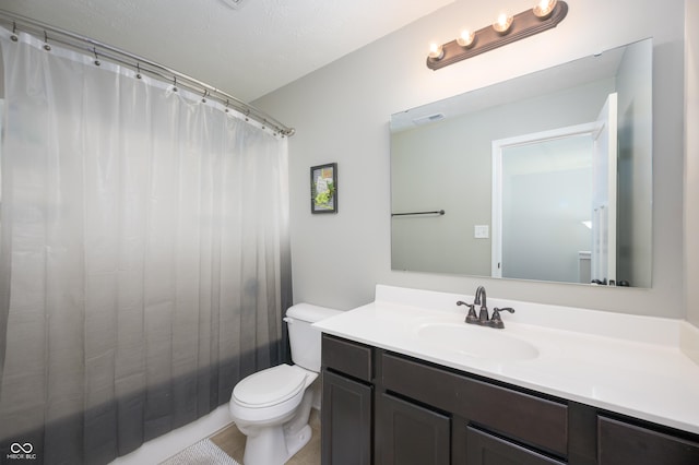 bathroom featuring toilet, a shower with curtain, visible vents, and vanity