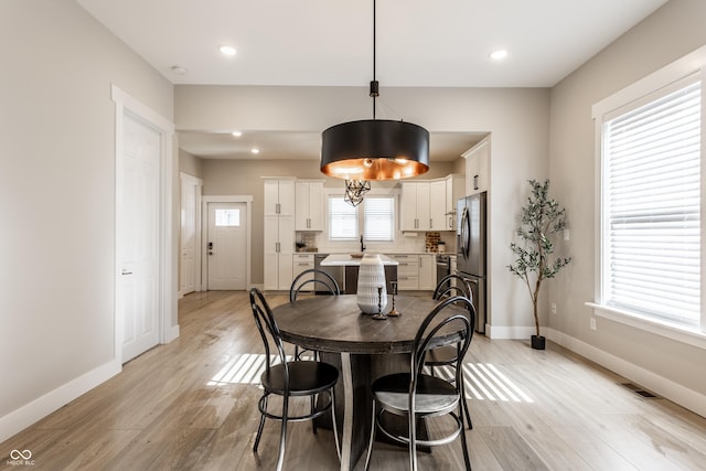 dining space featuring visible vents, recessed lighting, baseboards, and light wood-style floors