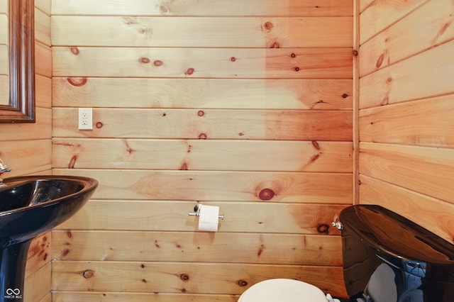 4840 N Templin Rd, Martinsville, IN 46151 - half bathroom featuring toilet and wood walls