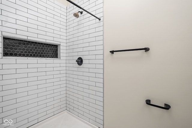 full bathroom featuring tiled shower