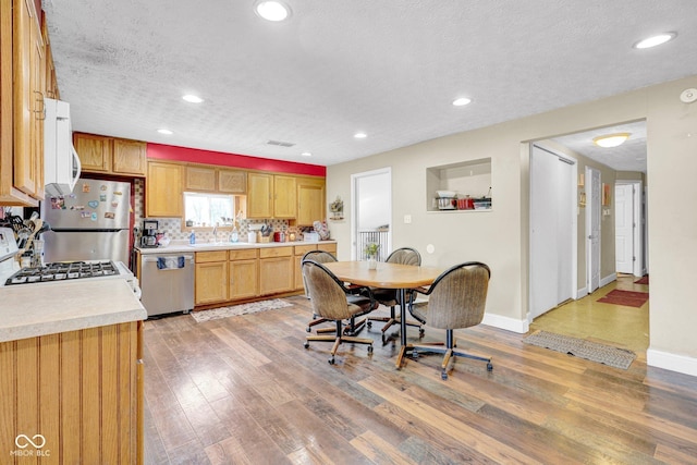5780 S County Road 625 W, Reelsville, IN 46171 - kitchen with light countertops, a textured ceiling, appliances with stainless steel finishes, and light wood-style flooring