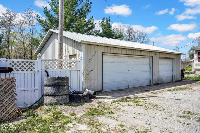 5780 S County Road 625 W, Reelsville, IN 46171 - detached garage featuring fence