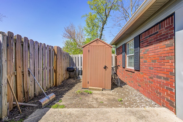 6814 Summer Time Dr, Indianapolis, IN 46226 - view of yard featuring a fenced backyard, an outbuilding, and a storage shed
