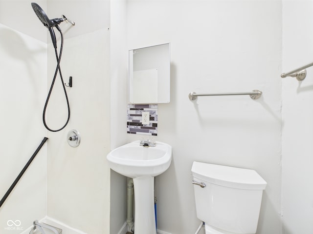979 Monroe St, Indianapolis, IN 46229 - bathroom featuring toilet
