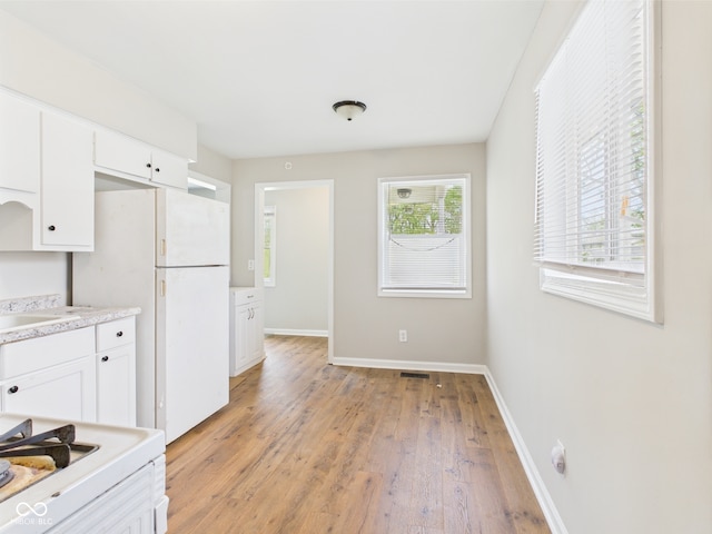 979 Monroe St, Indianapolis, IN 46229 - kitchen featuring baseboards, light countertops, white cabinets, and white appliances
