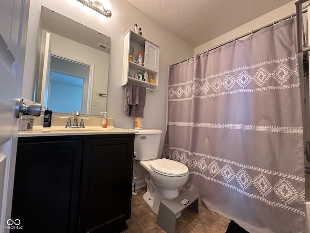 full bath with visible vents, vanity, toilet, a shower with shower curtain, and a textured ceiling