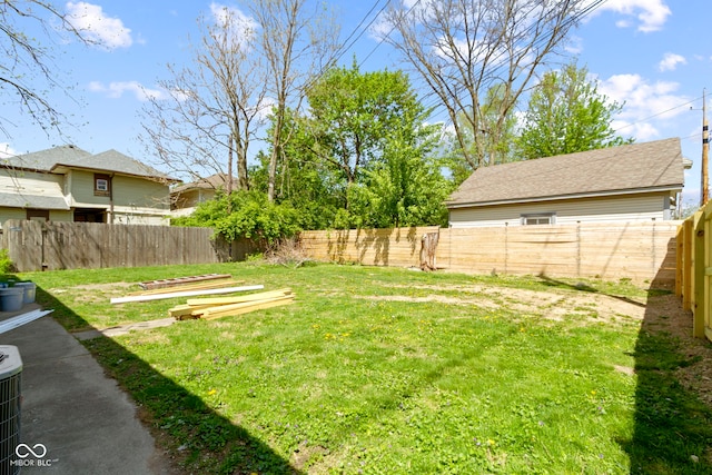 view of yard featuring a fenced backyard