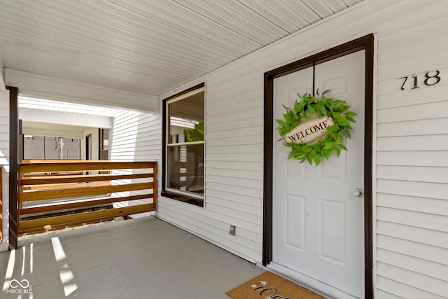 entrance to property featuring covered porch