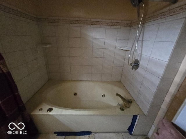 1354 Roache St, Indianapolis, IN 46208 - view of full bath