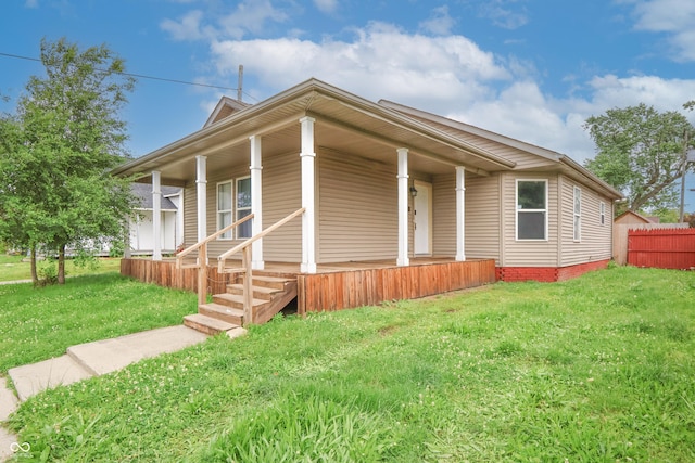 625 Maple St, Columbus, IN 47201 - view of front facade with a porch and a front lawn