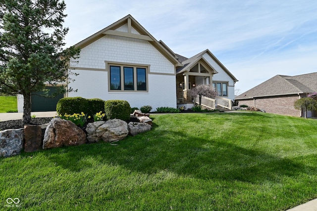 view of front of property featuring brick siding and a front yard