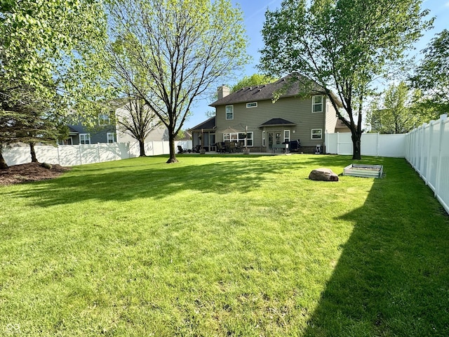 view of yard featuring a fenced backyard