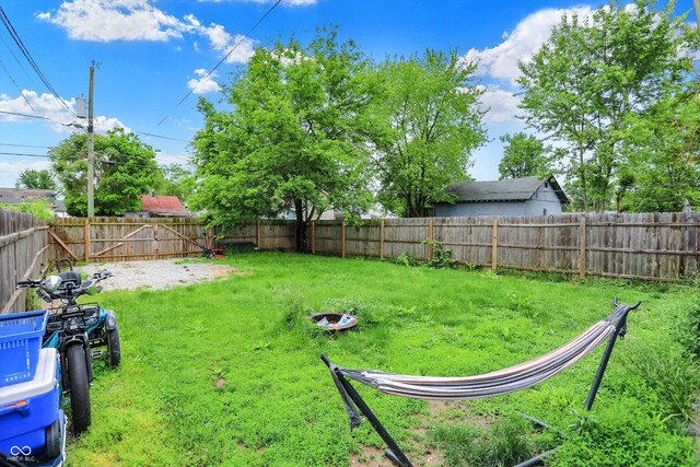 1641 Iowa St, Indianapolis, IN 46203 - view of yard