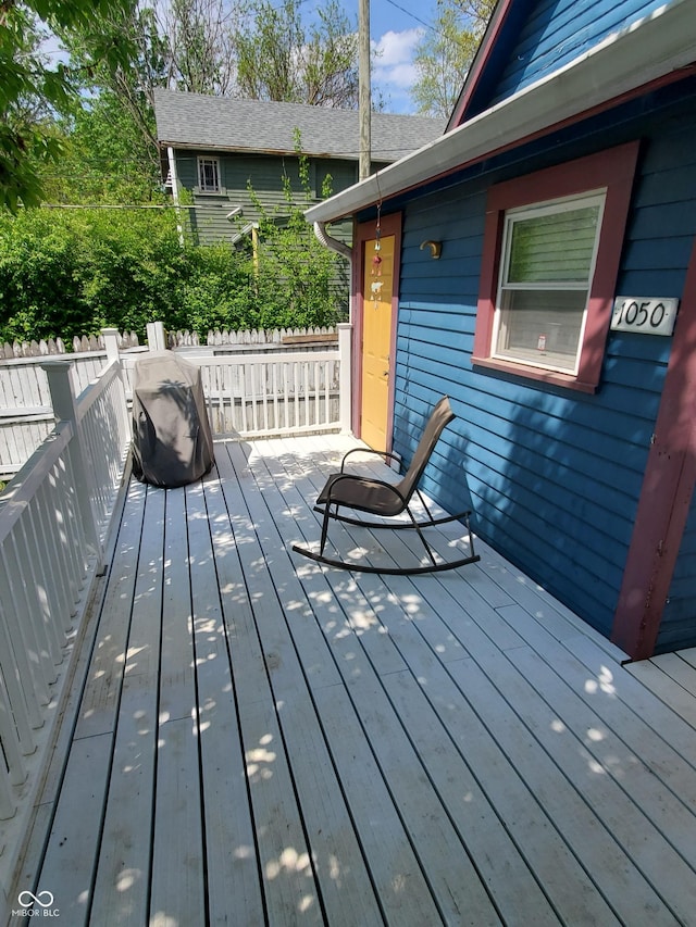 1050 Jefferson Ave, Indianapolis, IN 46201 - view of wooden terrace