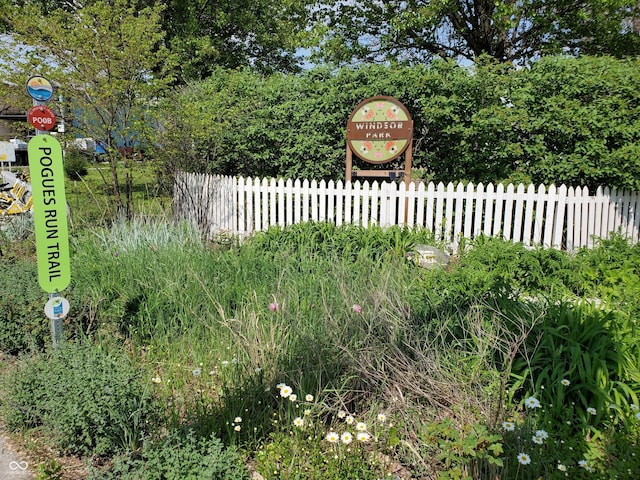 1050 Jefferson Ave, Indianapolis, IN 46201 - exterior space with fence