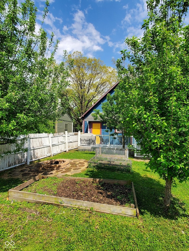 1050 Jefferson Ave, Indianapolis, IN 46201 - view of yard with fence and a garden
