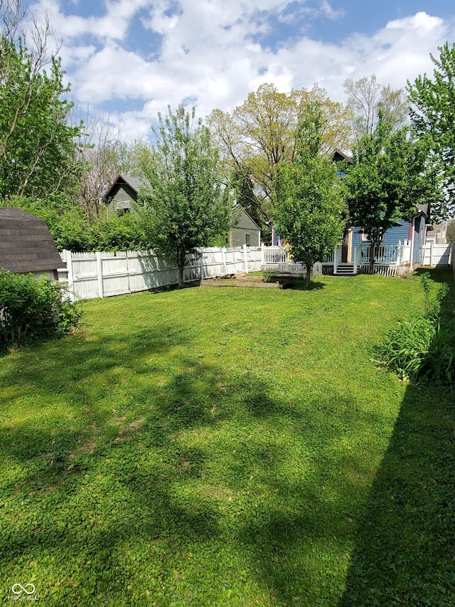 1050 Jefferson Ave, Indianapolis, IN 46201 - view of yard featuring fence private yard