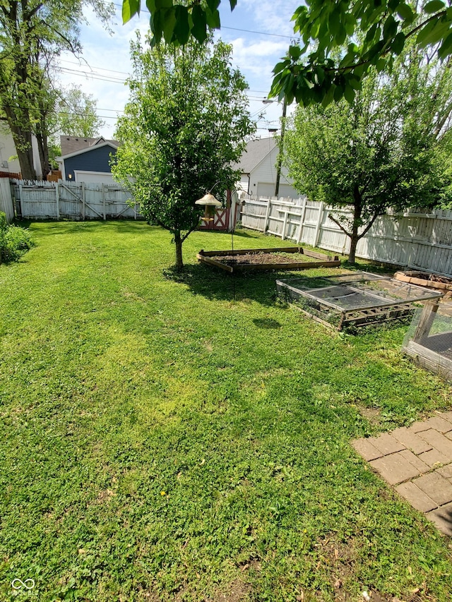 1050 Jefferson Ave, Indianapolis, IN 46201 - view of yard with a fenced backyard and a vegetable garden