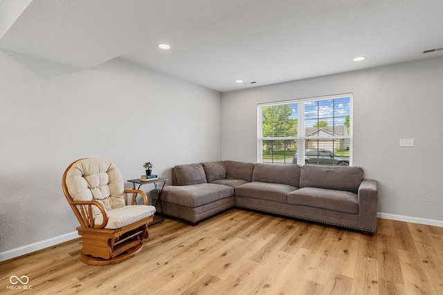 living room featuring visible vents, recessed lighting, baseboards, and wood finished floors