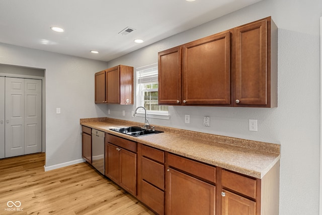 kitchen with a sink, recessed lighting, baseboards, light wood-type flooring, and stainless steel dishwasher
