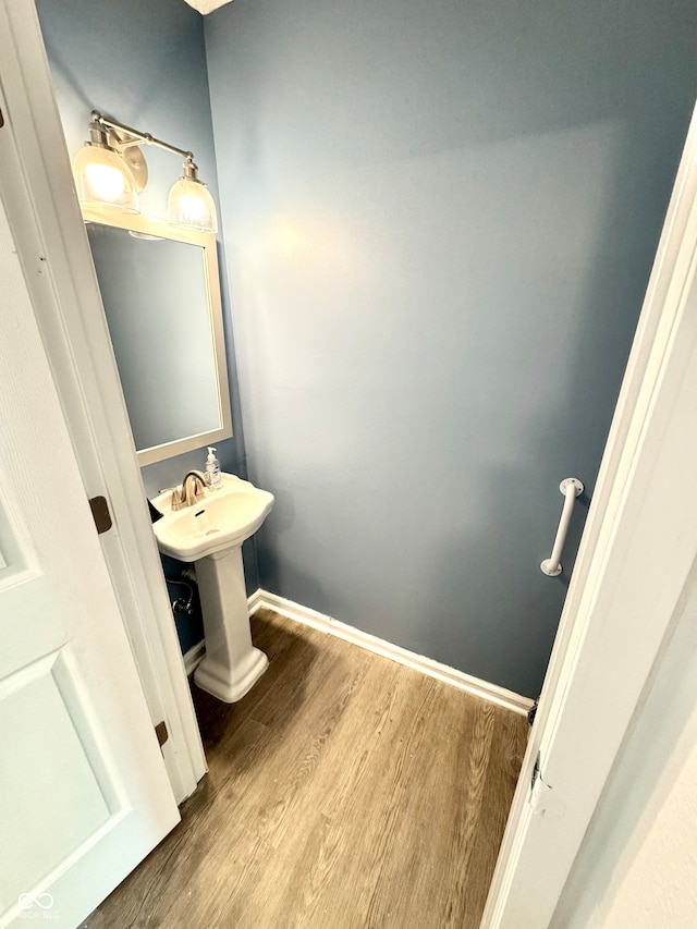 4223 Kestrel Ct, Indianapolis, IN 46254 - bathroom featuring baseboards and wood finished floors