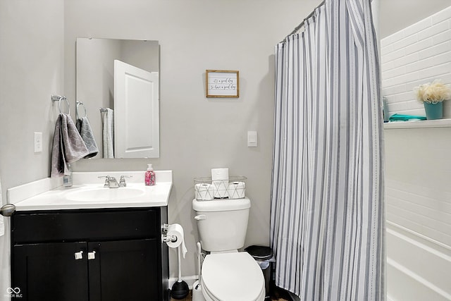 full bathroom with toilet, curtained shower, and vanity