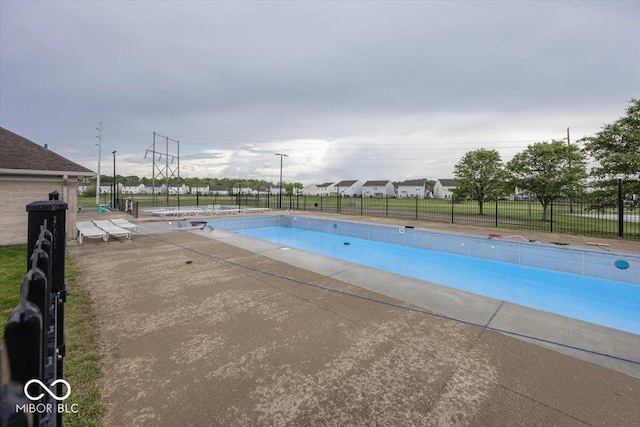 2006 Creek Bank Dr, Columbus, IN 47201 - view of swimming pool featuring fence