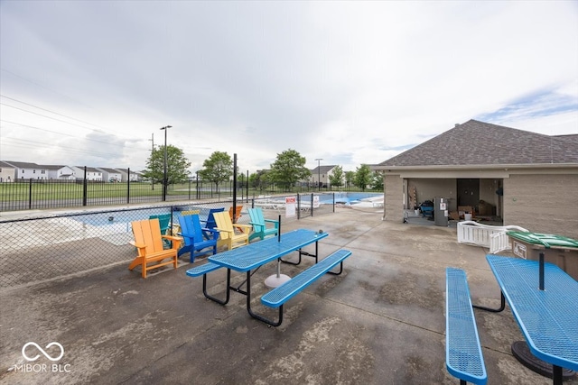 2006 Creek Bank Dr, Columbus, IN 47201 - view of property's community with fence