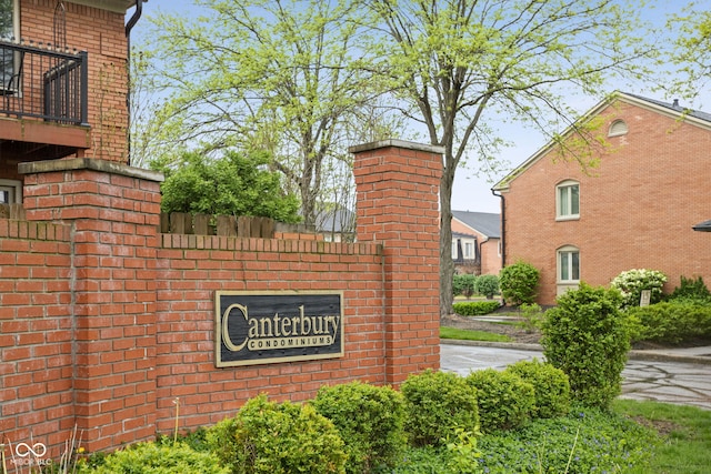 view of community / neighborhood sign