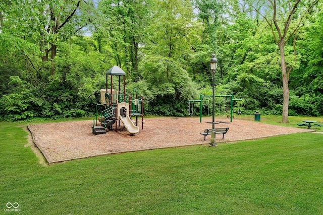 11141 Saybrook Ct, Fishers, IN 46037 - community playground with a yard