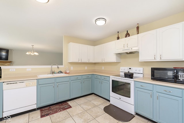 5646 Skipping Stone Dr, Indianapolis, IN 46237 - kitchen with white appliances, a sink, under cabinet range hood, blue cabinetry, and a chandelier