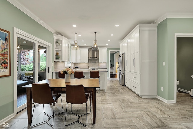 dining space with crown molding, recessed lighting, and baseboards