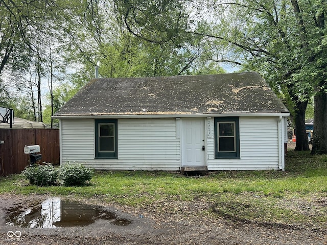 view of front of home featuring fence