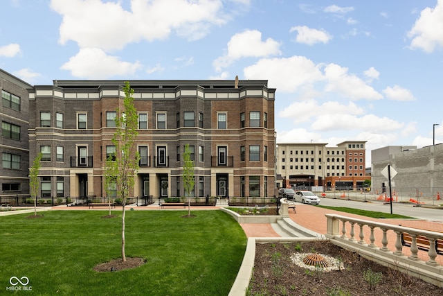 view of home's community featuring a lawn