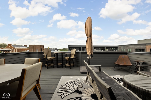 deck featuring outdoor dining area and outdoor dry bar