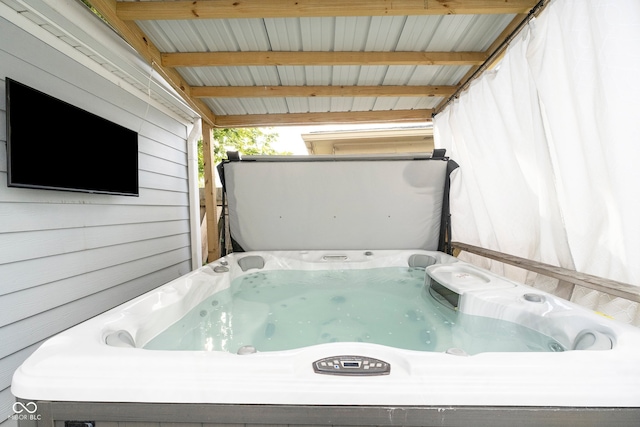 825 Iowa St, Indianapolis, IN 46203 - details featuring a jacuzzi
