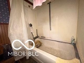 bathroom with shower / bath combination