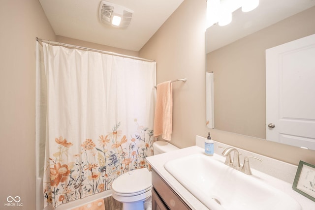 657 Kilmore Dr, Pendleton, IN 46064 - full bath with toilet, a shower with curtain, vanity, and visible vents