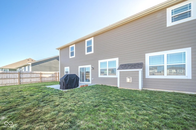 657 Kilmore Dr, Pendleton, IN 46064 - back of house with a yard and fence