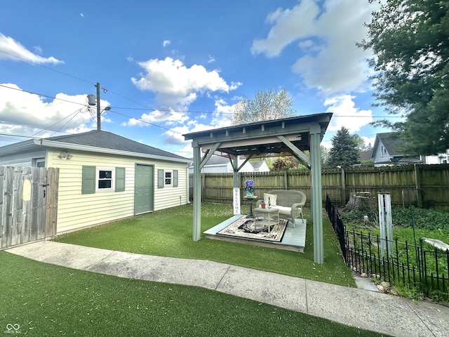 2119 S Garfield Dr, Indianapolis, IN 46203 - view of yard