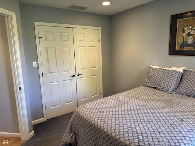 bedroom with dark carpet, a closet, recessed lighting, and baseboards