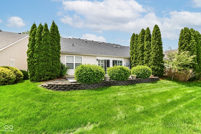 12092 Sugar Creek Rd, Noblesville, IN 46060 - rear view of property featuring a yard and a shingled roof