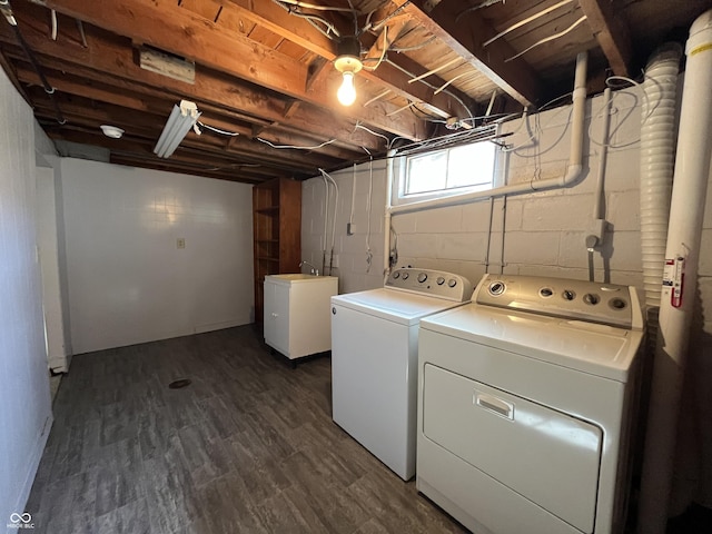 washroom with laundry area, dark wood-style flooring, and independent washer and dryer