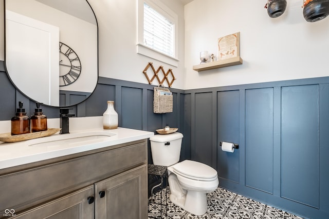 544 N Beville Ave, Indianapolis, IN 46201 - bathroom featuring toilet, a decorative wall, a wainscoted wall, and vanity