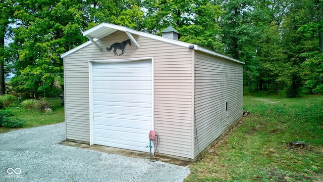 view of outdoor structure featuring an outdoor structure